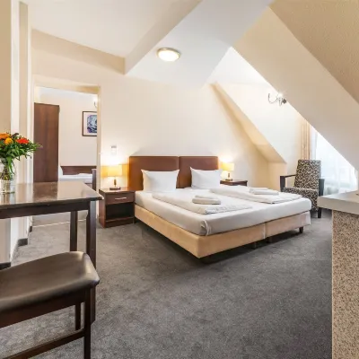 โรงแรมอัปเปอร์รูม อัม คัวร์ฟวร์สเทนดัมม์ โรงแรมใกล้West Berlin Centre