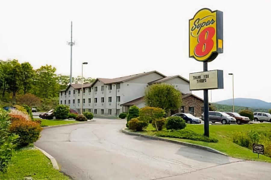 Super 8 by Wyndham Altoona