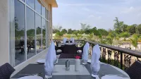 Justa Rudra Resort & Spa, Kolad - 朝食