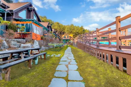 Gapyeong S&J Pension Отели рядом с достопримечательностью «Garden of Morning Calm»