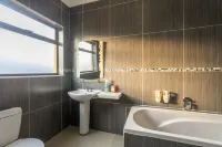 Ezulwini Guest House - Queen Room with Balcony for 2 Guests in Ballito - 3-Star