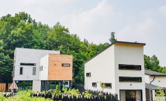 Cheongju Cheongnamdae Pool Villa