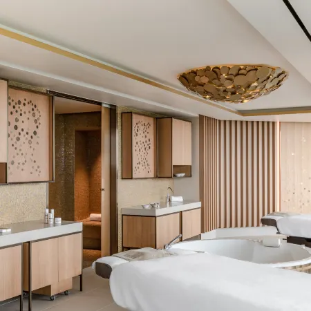Royal Champagne Hotel & Spa
