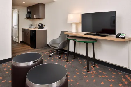 Holiday Inn & Suites Orlando I-Drive - Theme Parks Отели рядом с достопримечательностью «Бейзилика оф Нешнел Шрайн оф Мэри, Квин оф Юниверс»