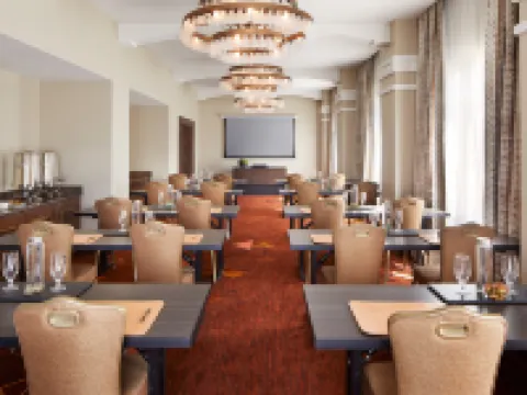 The Plaza Hotel Pioneer Park Hotels in El Paso