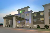 Holiday Inn Express & Suites Magnolia-Lake Columbia Hotels in Magnolia