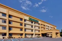 La Quinta Inn & Suites by Wyndham Plattsburgh Hotels in Peru