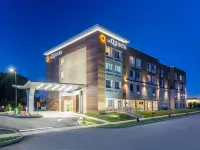 La Quinta Inn & Suites by Wyndham Bloomington Hotels in Monroe County