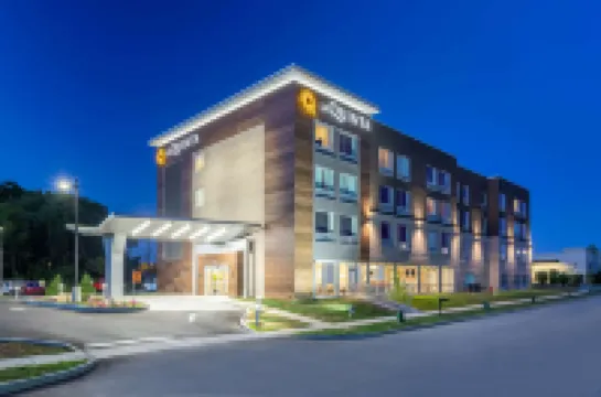 La Quinta Inn & Suites by Wyndham Bloomington Hotels in Monroe County