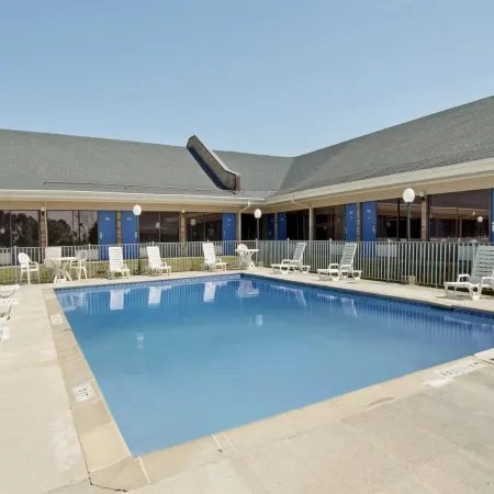 Americas Best Value Inn Forest Отели в г. Форест