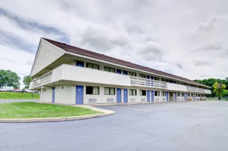 Days Inn by Wyndham Kansas City Northeast Отели в г. Шугар Крик