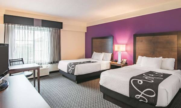 La Quinta Inn & Suites by Wyndham Fort Worth City View