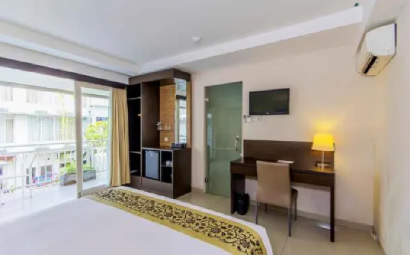 洛薩里日落酒店