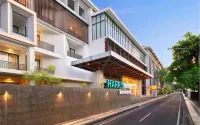 Harris Hotel Seminyak Hotels near Banjar Lingga Bumi