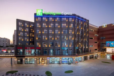 Holiday Inn Express NANTONG NORTH GATEWAY Отели рядом с достопримечательностью «Jiangsu College of Engineering and Technology»
