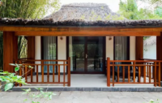 The Tahiti Beach Hotel