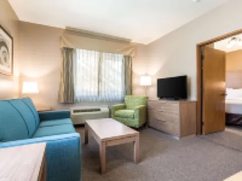 Quality Inn & Suites Bainbridge Island Hotels in Kitsap County