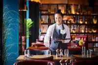 Westport Plaza Hotel, Spa & Leisure - bar