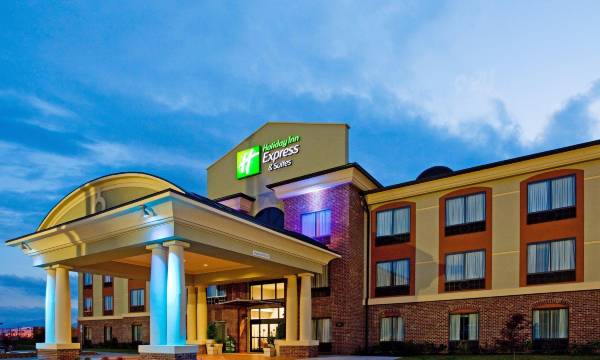 Holiday Inn Express & Suites Salem by IHG