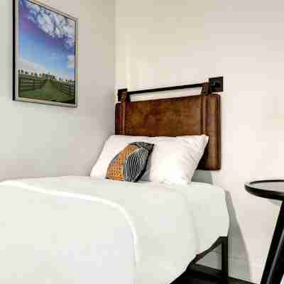 Elwood Hotel & Suites Rooms