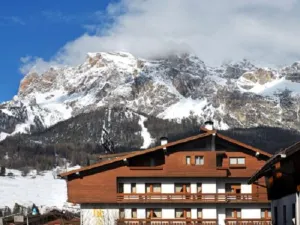 Eight Cortina