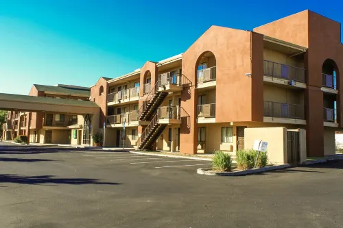 Budget Inn and Suites Stockton Yosemite Hotels in Stockton