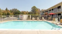 Motel 6 Chico, CA - Pools