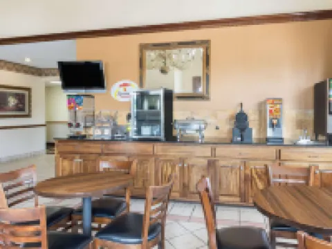 Super 8 by Wyndham Duson Lafayette West Area Hotels in Duson