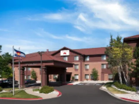 スパーク バイ ヒルトン デンバー インターナショナル エアポート デンバーのホテル