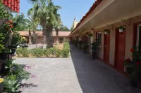 Marhaba Resort and Boutique Hotel - parkir