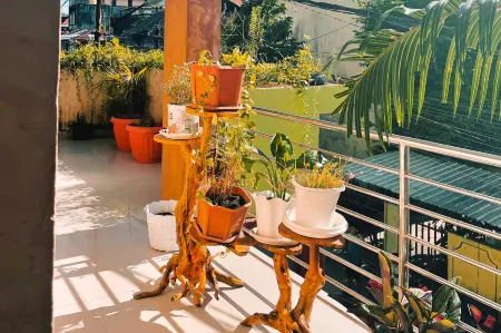 Almira Homestay Ambon Mitra RedDoorz Отели в г. Nusaniwe