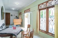 RedDoorz near Bundaran Ciceri Hotel di Kecamatan Curug