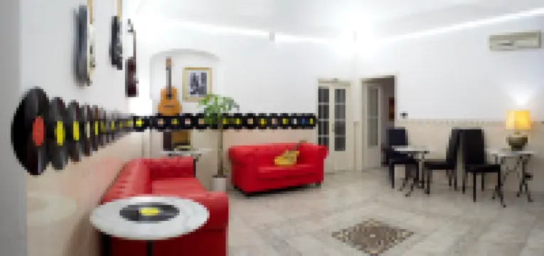 โรงแรมเรดแอนด์บลูส์มิวสิค จีโนว่า