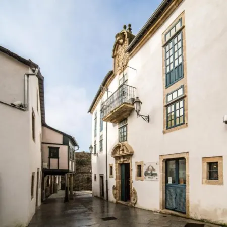 Hotel Monumento Pazo de Orbán Отели в г. Луго