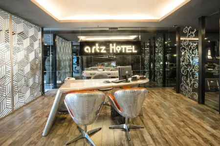 Artz Hotel Отели рядом с достопримечательностью «Taman Mount Austin»