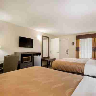 Quality Inn & Suites Near Lake Oconee Rooms