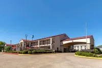 Best Western Lindale Inn Hotels near 7-Eleven