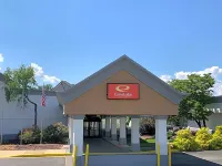 Econo Lodge Inn & Suites