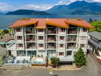 Harrison Beach Hotel Hotels near Chilliwack Landing Skatepark