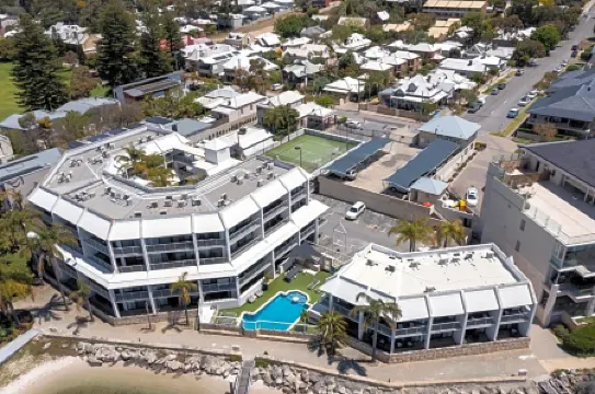 Pier 21 Riverside Apartment Hotel