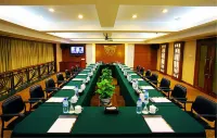 Sunshine Holiday Hotel