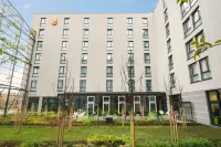 Super 8 by Wyndham Munich City West ニンフェンブルク宮殿のホテル