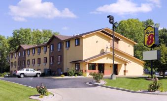 Super 8 by Wyndham Flint Township Miller Rd - Housity