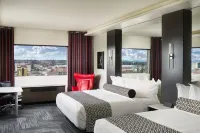 The Davenport Grand, Autograph Collection