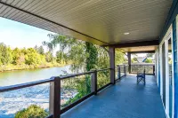 Chateau Riverside Hotels in Campbell River