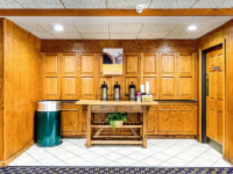 Travelodge by Wyndham Roanoke Hotels in Catawba