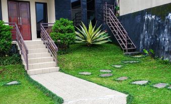 Villa d'Mona Puncak with Private Pool