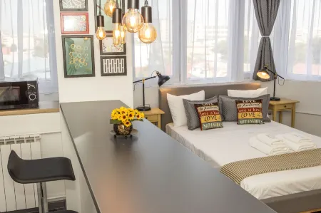 Studio L by MRG Apartments Отели рядом с достопримечательностью «Румынский Атенеум»