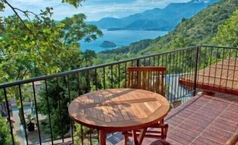 Harmonia Bungalows & Pool