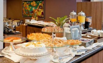 Marinho Plaza Hotel - Housity